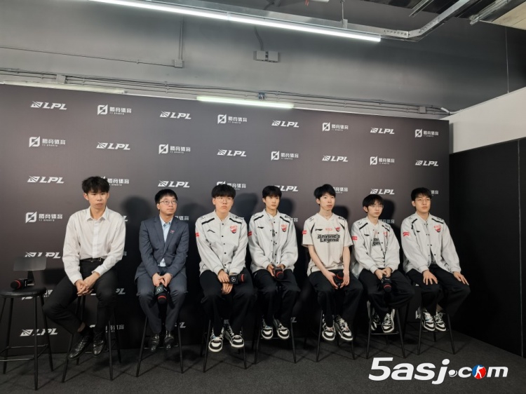 AL教练组承认BP失误！赛后群访自曝致命短板：沟通混乱致龙魂决策崩盘