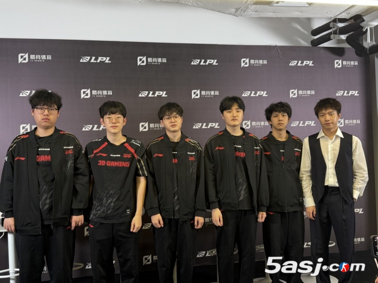 JDG惜败BLG暴露致命短板！教练赛后直言：两局"没打好"葬送好局