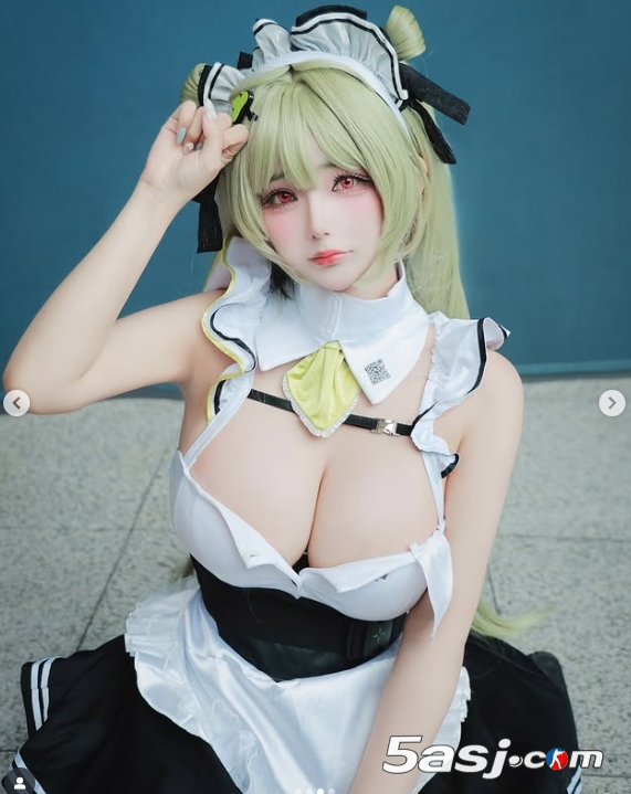 《剑星》体模尹雪花诱人性感照：这魔鬼身材,吊带的压力可太大了！