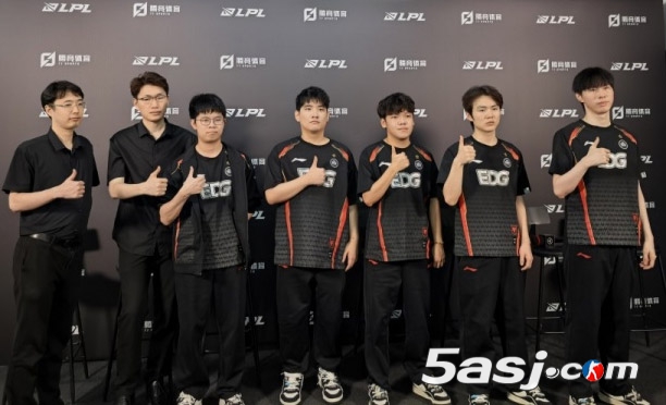 EDG教练组自省BP失误！Zdz剑魔四杀难救首局 Angel直言：英雄优先级没排好