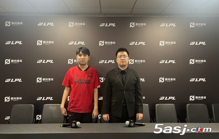 FPX惨败WE赛后深度解析：教练痛批回合利用问题 iyy首