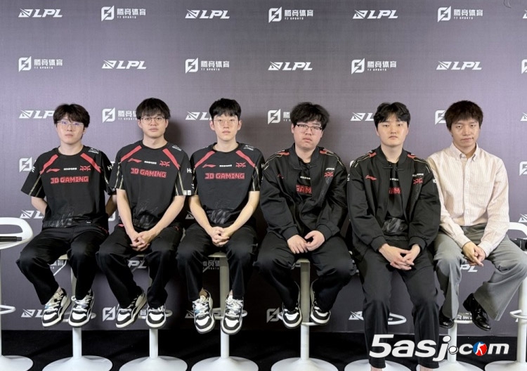 JDG 1-2惜败BLG！赛后采访教练直言团战决策失误，Zhuo自嘲：我犯病了