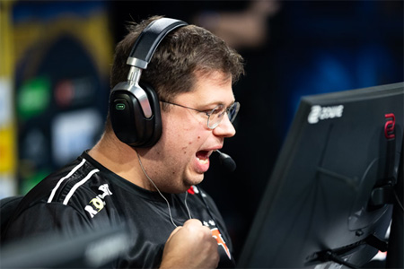 karrigan送旧迎新：告别EliGE，欢迎jcobbb的加盟，他是FaZe的新生代