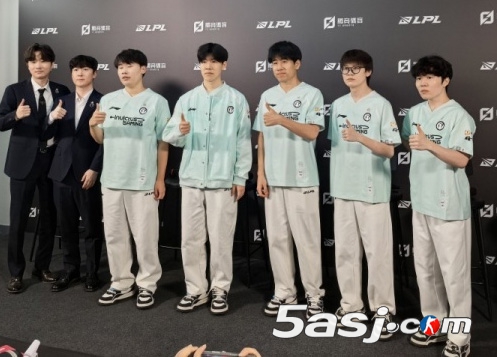 iG逆风翻盘2-1力克WBG!TheShy自曝'明知被针对却松懈',教练组放话:季后赛必争冠 iG逆风翻盘2-1力克WBG!TheShy自曝'明知被针对却松懈',教练组放话:季后赛必争冠