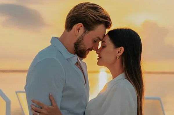 Falcons为NiKo女友定制专属队服 或开拓女性市场周边产品