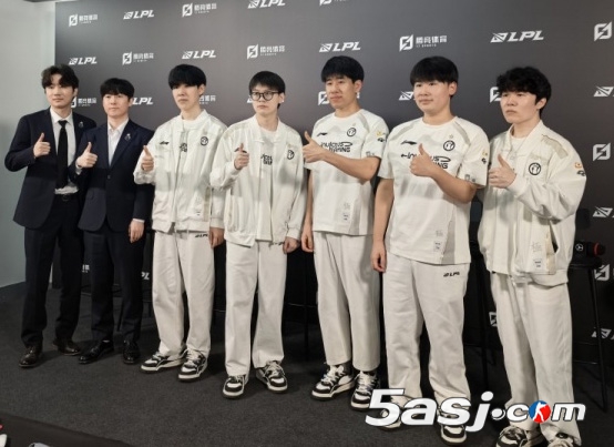 iG横扫BLG登峰组收官战实录：TheShy铁男皮肤局、Wei野