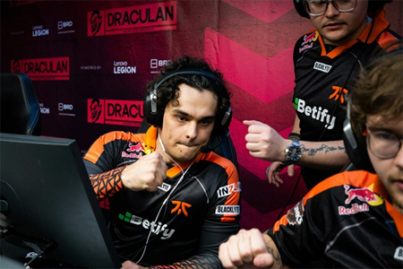 fnatic斩获DraculaN S1线下赛冠军