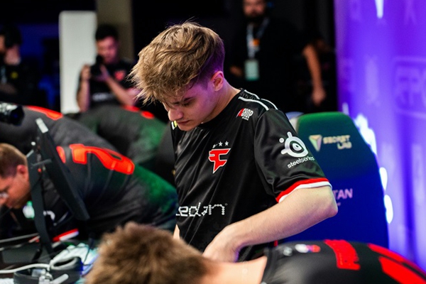 jcobbb接受采访引发争议：让新人接受败者采访绝非明智