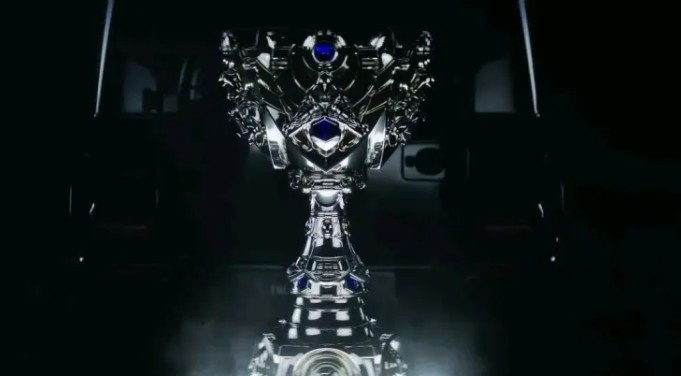 外网热议S15主题铸就传奇：Faker今年将完成S7的大清算