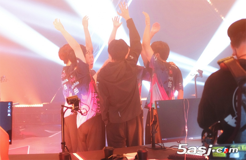 BLG爆冷止步巴黎冠军赛！0-2溃败MIBR/RRQ战队｜粉丝泪目：一整年努力换不来圆满句号