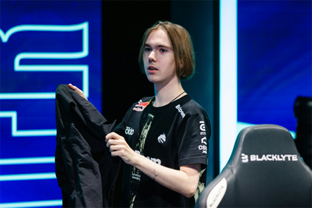 donk独家专访：拒绝Vitality内幕曝光！直言s1mple困境+力挺magixx'背锅侠'身份，自评完胜m0NESY