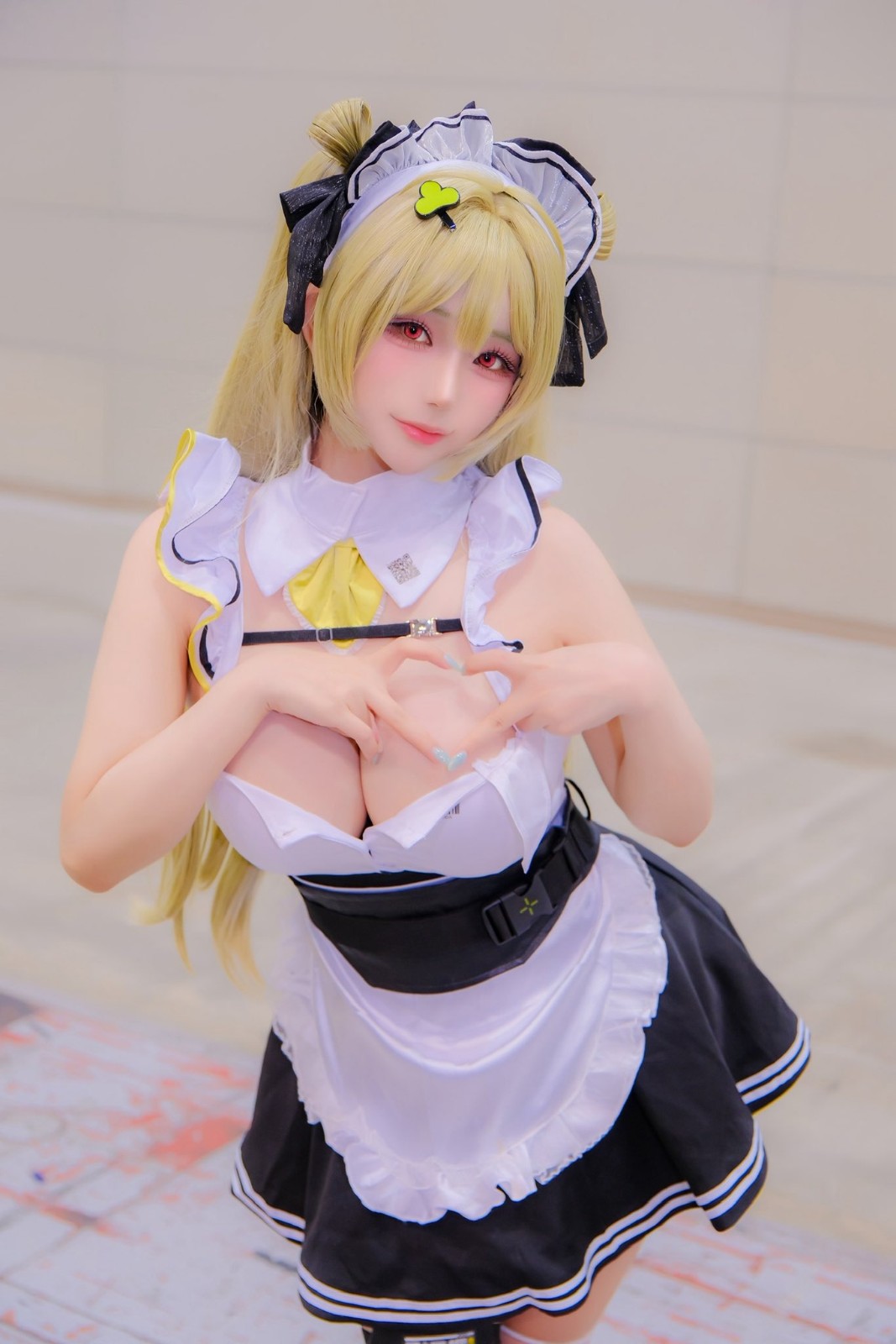 《剑星》体模尹雪花Cos作品：《棕色尘埃2》葛兰西特