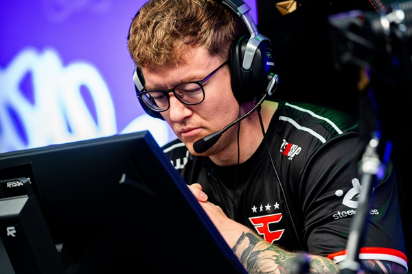 FaZe下放功勋老将rain引全网泪目，社区职业哥动态一览