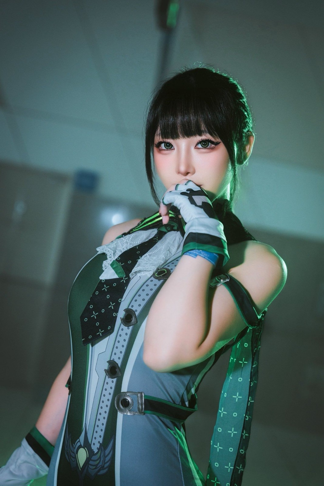 国外美女NOE分享Cos《剑星》伊芙作品 完美曲线诱人身材