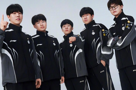 iG发布2025英雄联盟全球总决赛定妆照：再赴極境，此战留名