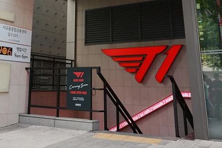 T1无畏契约分部官宣与冠军教练Autumn解约，功勋教练组