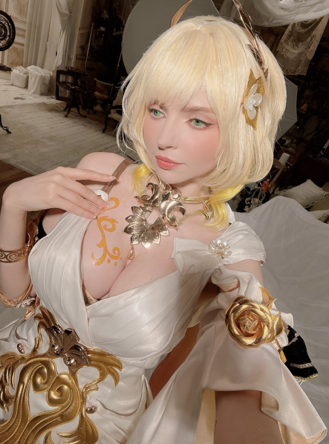 《生化危机4重制版》阿什莉体模最新Cos美图：《漫威争锋》隐形女泳装皮肤