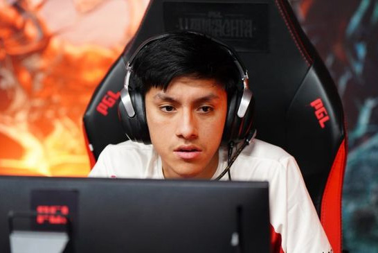 电竞选手Parker坦言：渴望成为赛场焦点！遗憾未学英语错