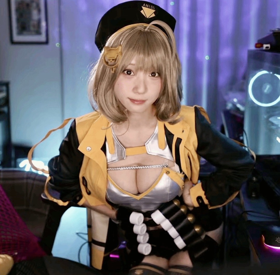 日本写真明星伊织萌分享最新《妮姬》阿妮斯Cos美图，超大杯纯欲天花板
