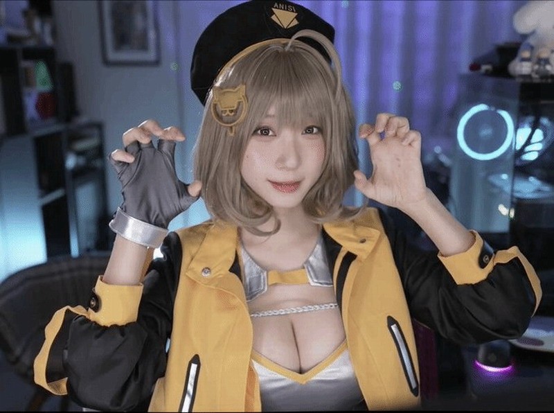 日本写真明星伊织萌分享最新《妮姬》阿妮斯Cos美图，超大杯纯欲天花板