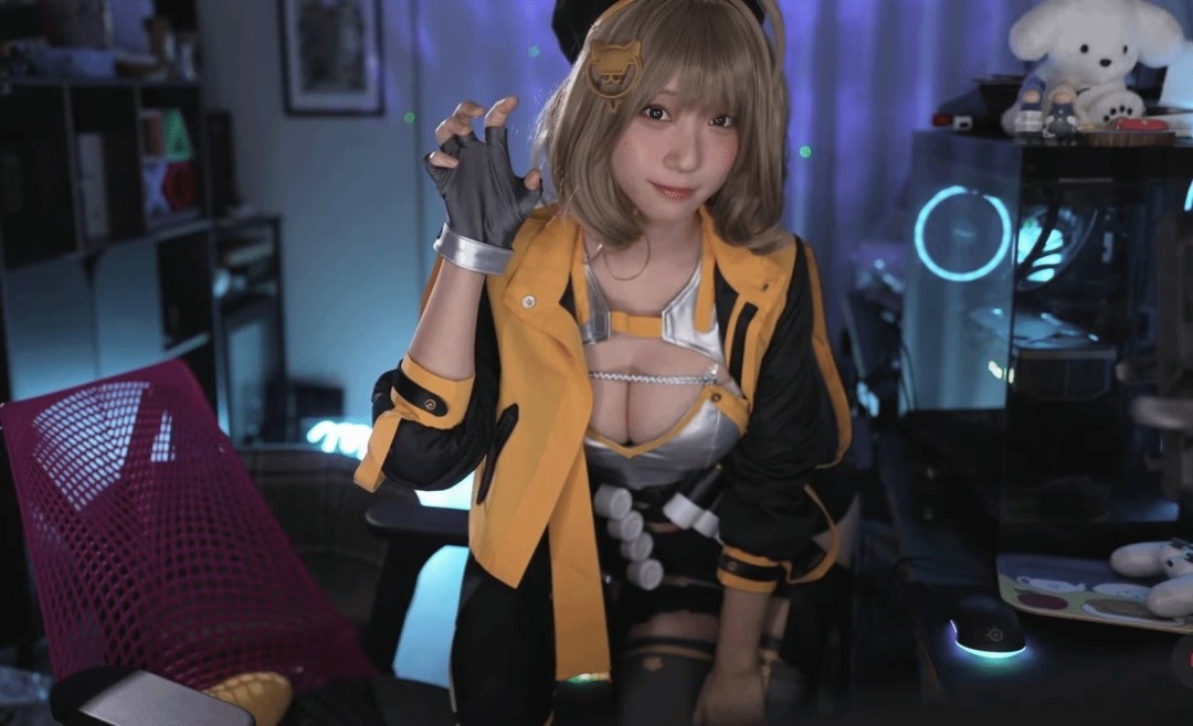 日本写真明星伊织萌分享最新《妮姬》阿妮斯Cos美图，超大杯纯欲天花板