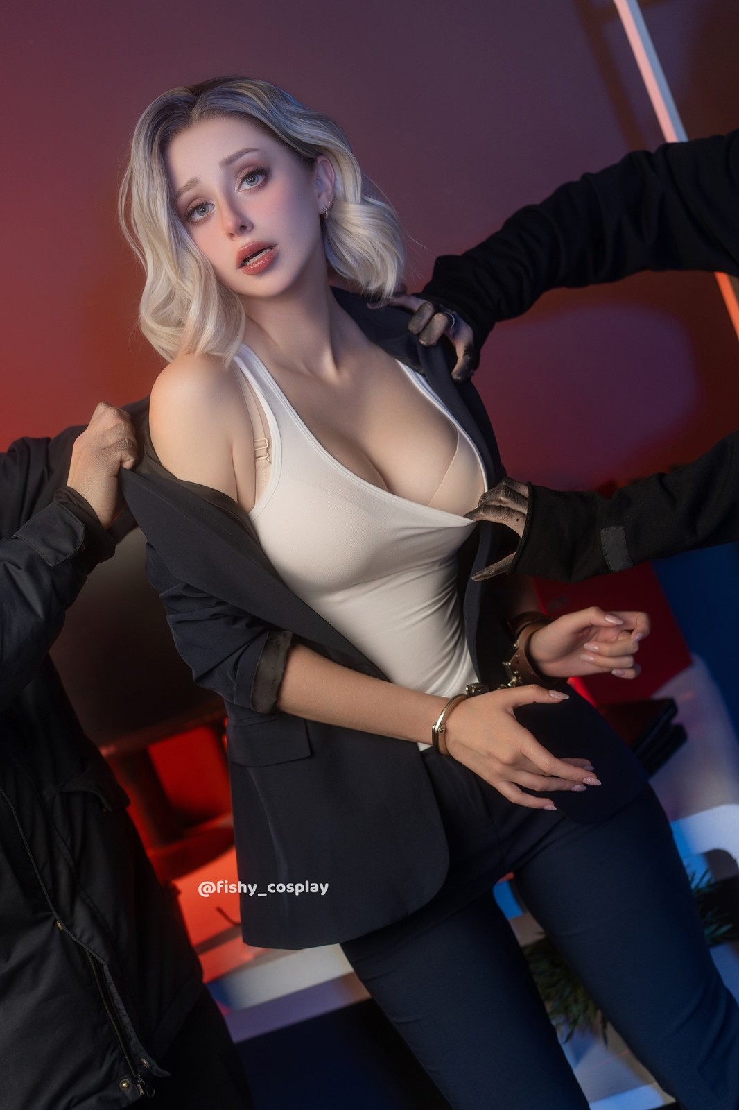 神还原！俄罗斯美女模特 COS《生化危机：安魂曲》格蕾丝