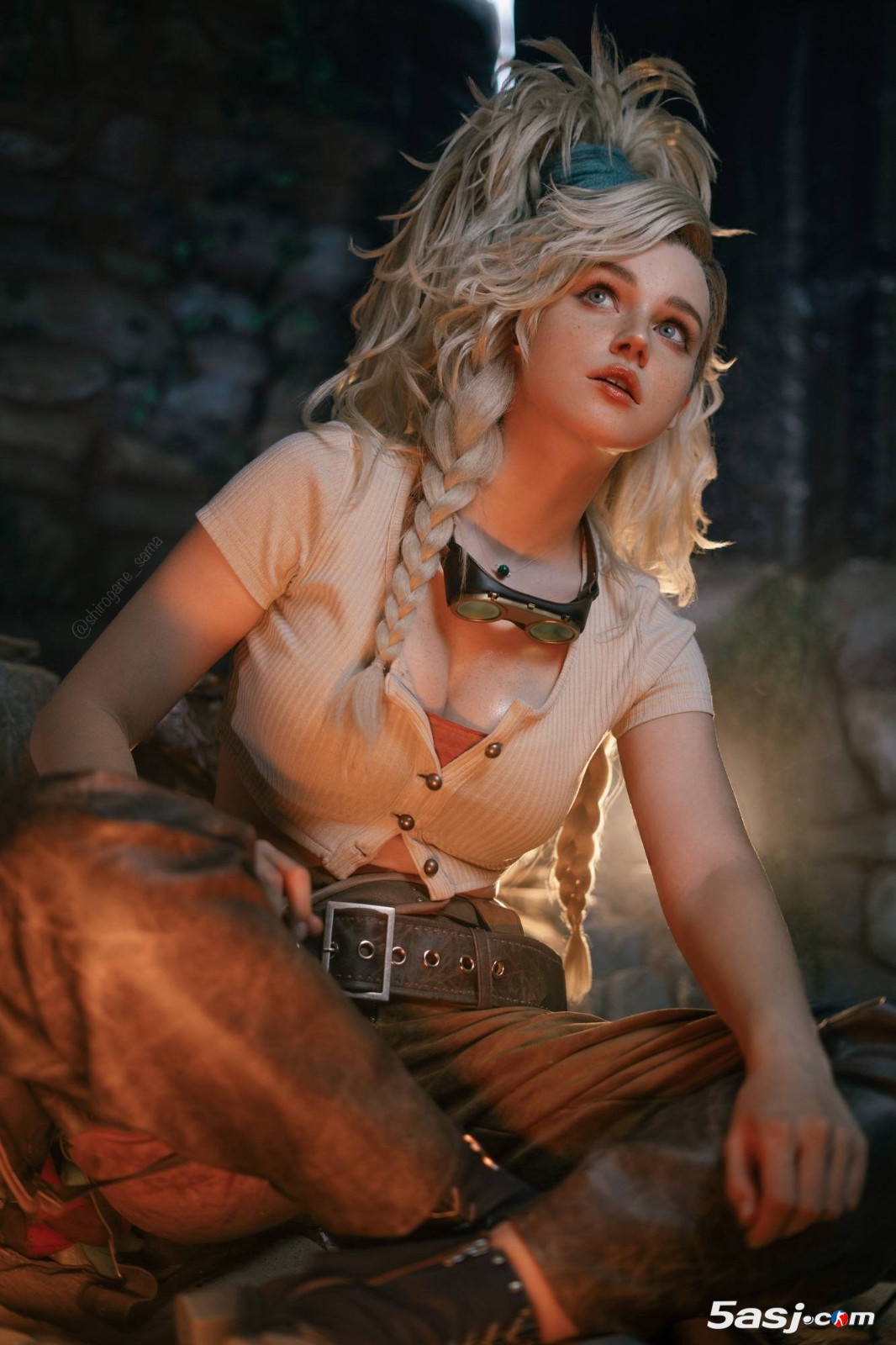 俄罗斯模特cos《怪物猎人:荒野》杰玛,火热性感身材撩人! 俄罗斯模特cos《怪物猎人:荒野》杰玛,火热性感身材撩人!