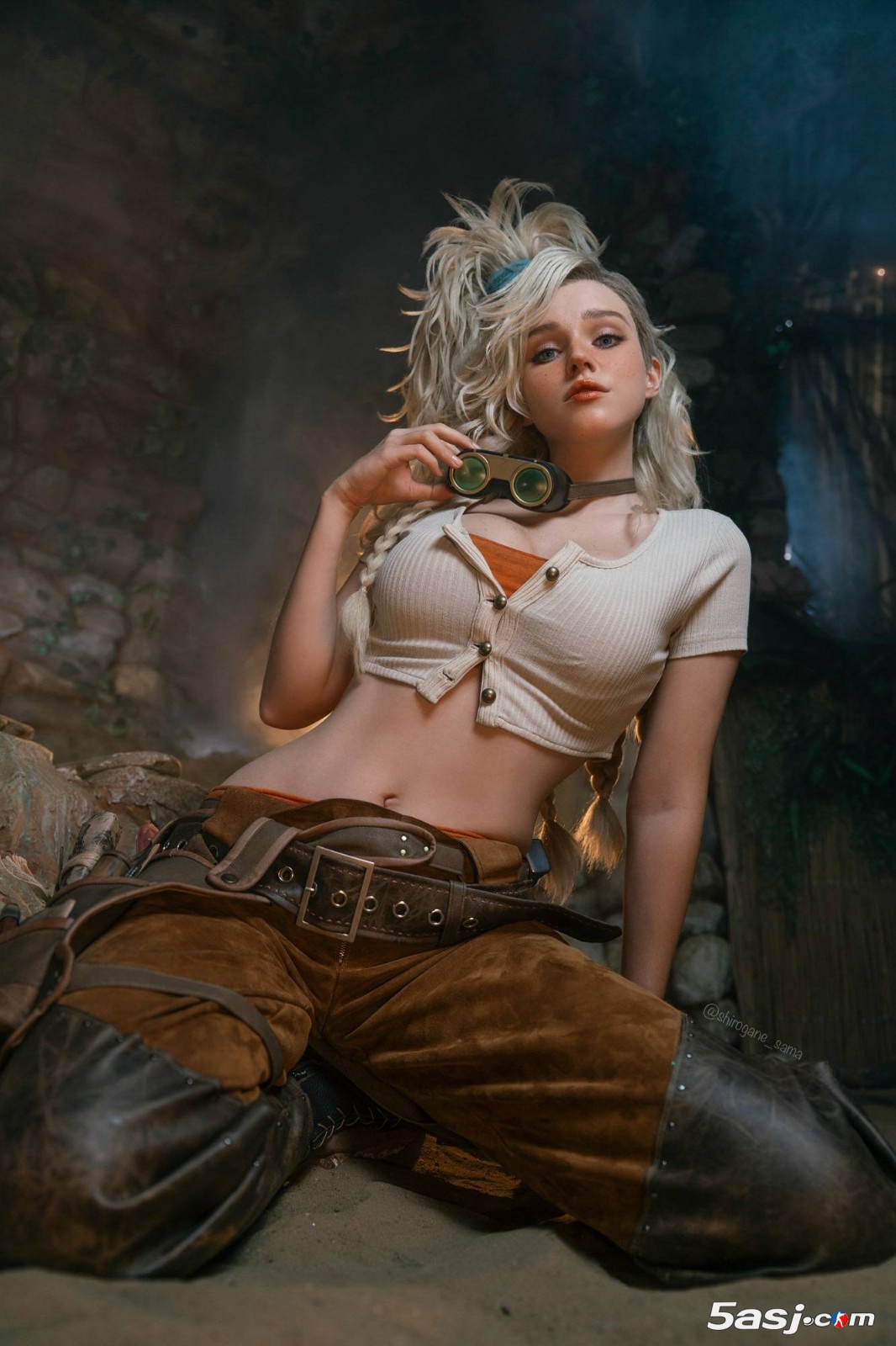 俄罗斯模特cos《怪物猎人:荒野》杰玛,火热性感身材撩人! 俄罗斯模特cos《怪物猎人:荒野》杰玛,火热性感身材撩人!