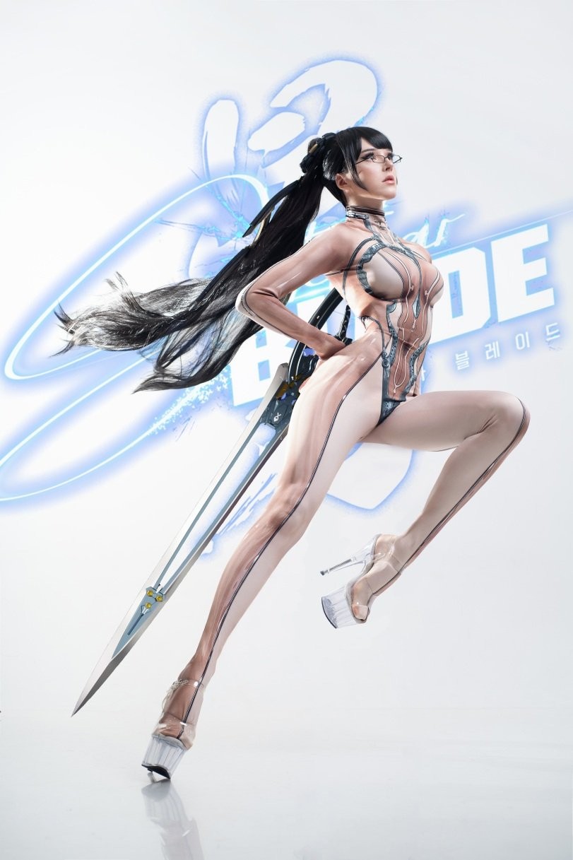 拉脱维亚知名coser兼模特Cos韩国动作游戏《星刃》女主角伊芙