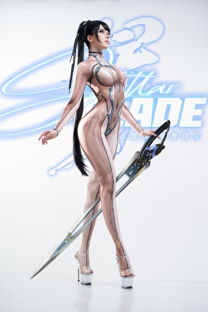 拉脱维亚知名coser兼模特Cos韩国动作游戏《星刃》女主角伊芙