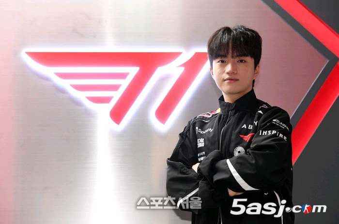 T1三冠辅助Keria独家坦白：与Peyz联手、不忘Gumayusi、誓死不离T1，目标亚运会两连冠！