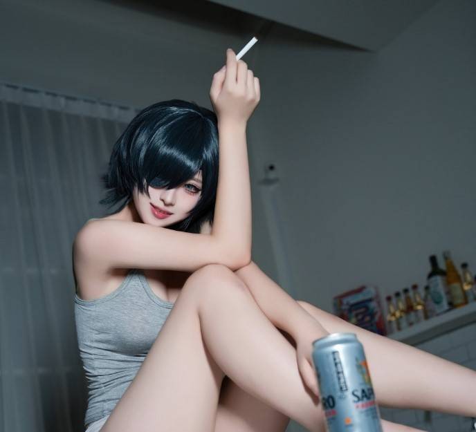 韩国美女MAGATA分享了《电锯人》角色姬野Cos美图