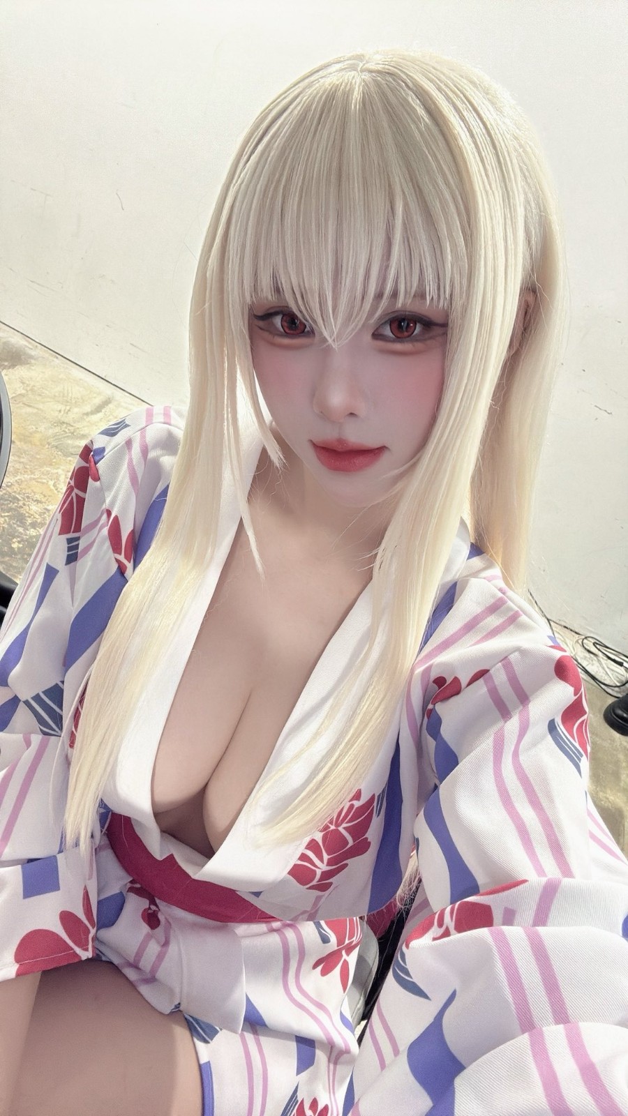 知名Coser小空Cos《棕色尘埃2》温泉剑客布莱德