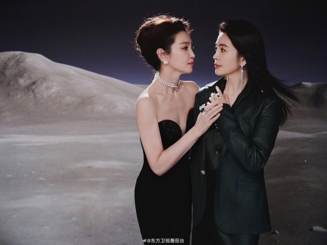 李冰冰和妹妹李雪一起惊艳亮相：内娱冰雪奇缘姐妹花