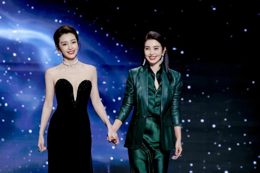 李冰冰和妹妹李雪一起惊艳亮相：内娱冰雪奇缘姐妹花