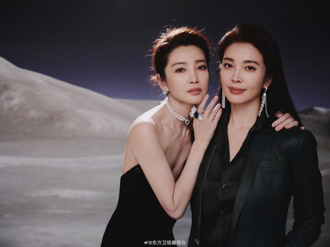 李冰冰和妹妹李雪一起惊艳亮相：内娱冰雪奇缘姐妹花